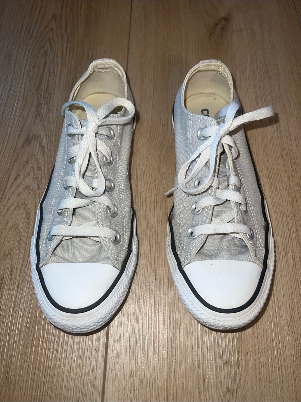 Converse light Gray Women’s 6 Men’s 4